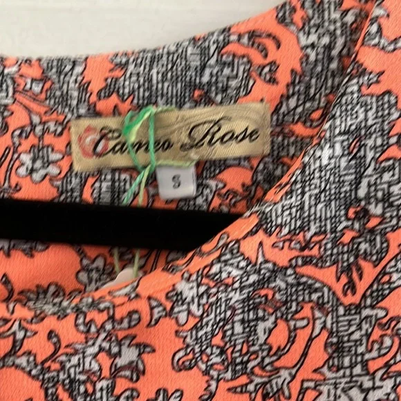 Coral Patterned Shift Dress - Picture 3 of 3